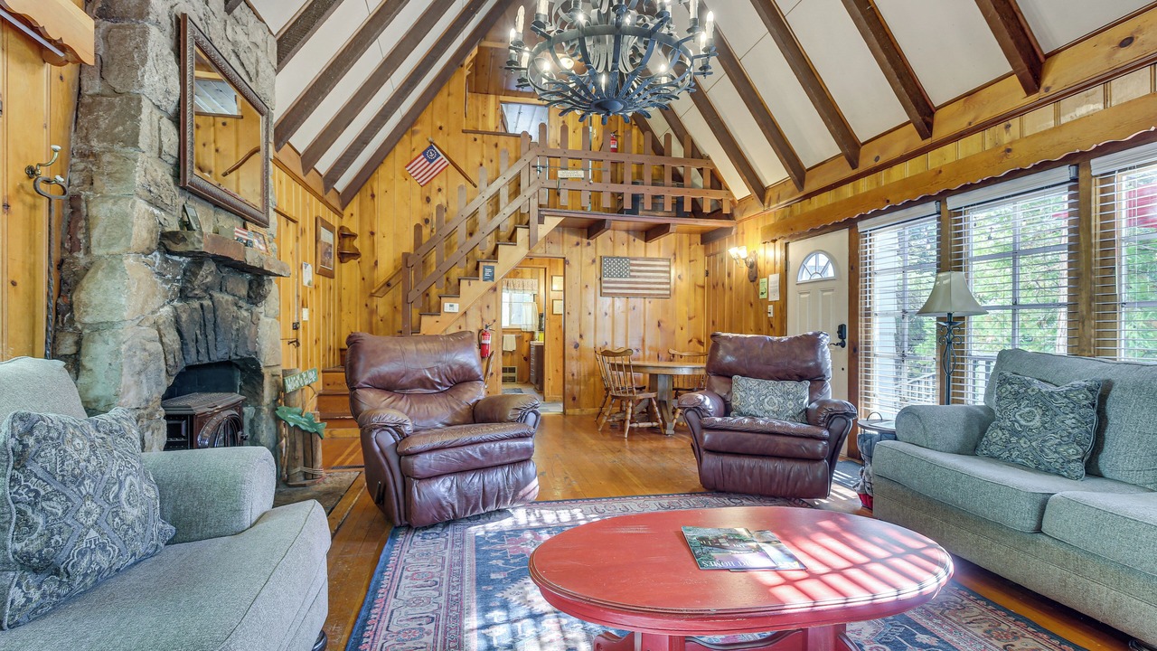 Photo of Livingroom in Cedar Glen