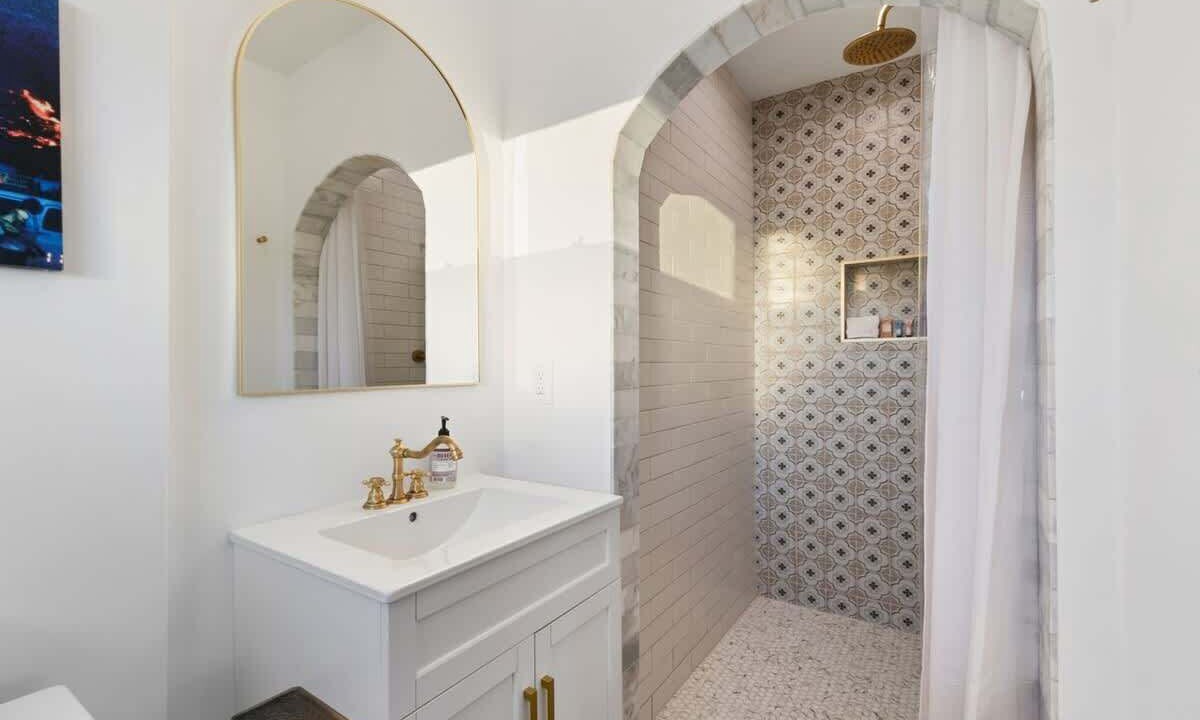 Photo of Bathroom in Eastern Malibu