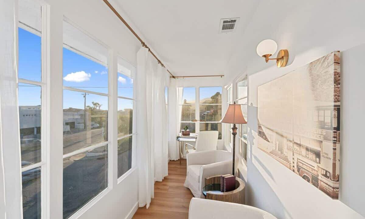 Photo of Bedroom in Eastern Malibu