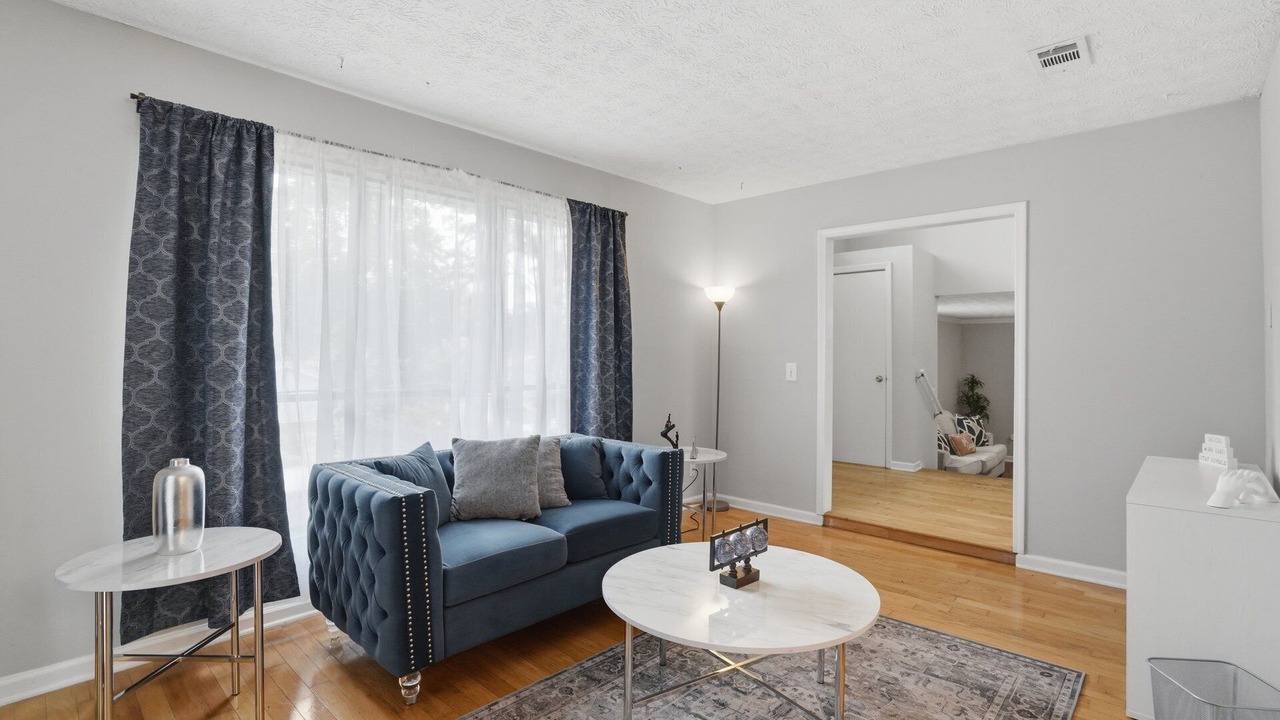 Photo of Livingroom in Addison Heights