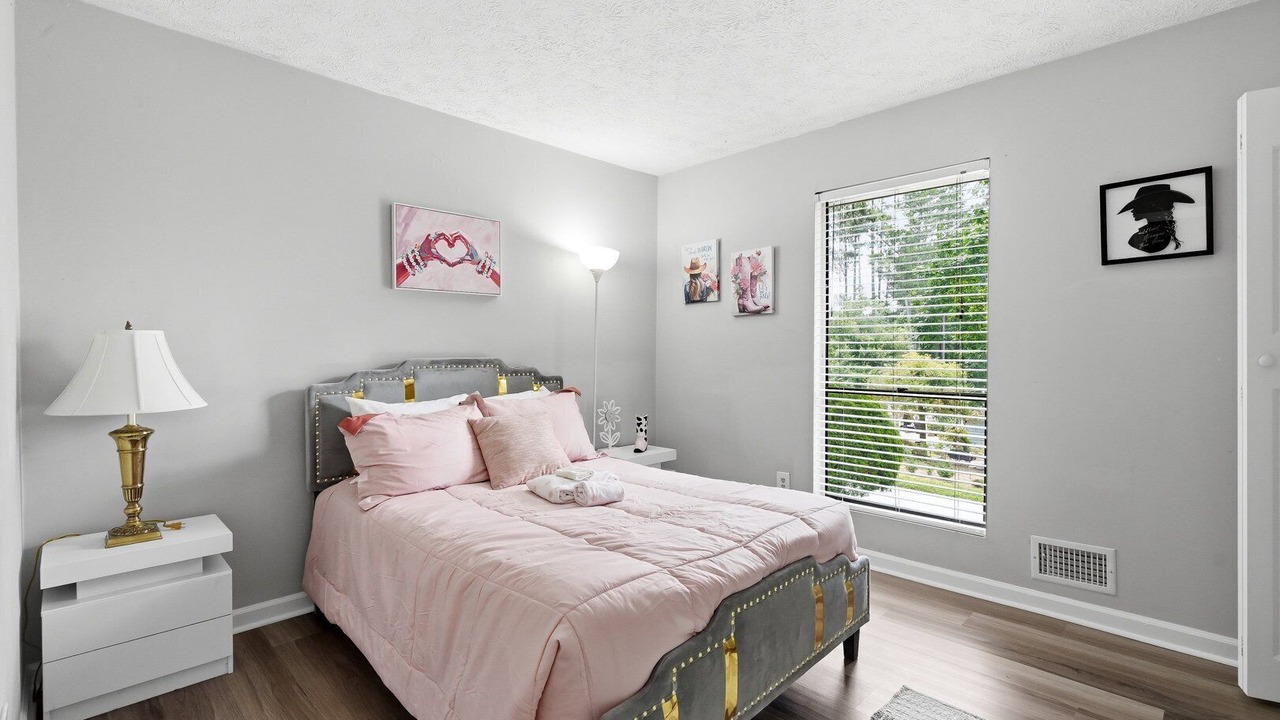 Photo of Bedroom in Addison Heights