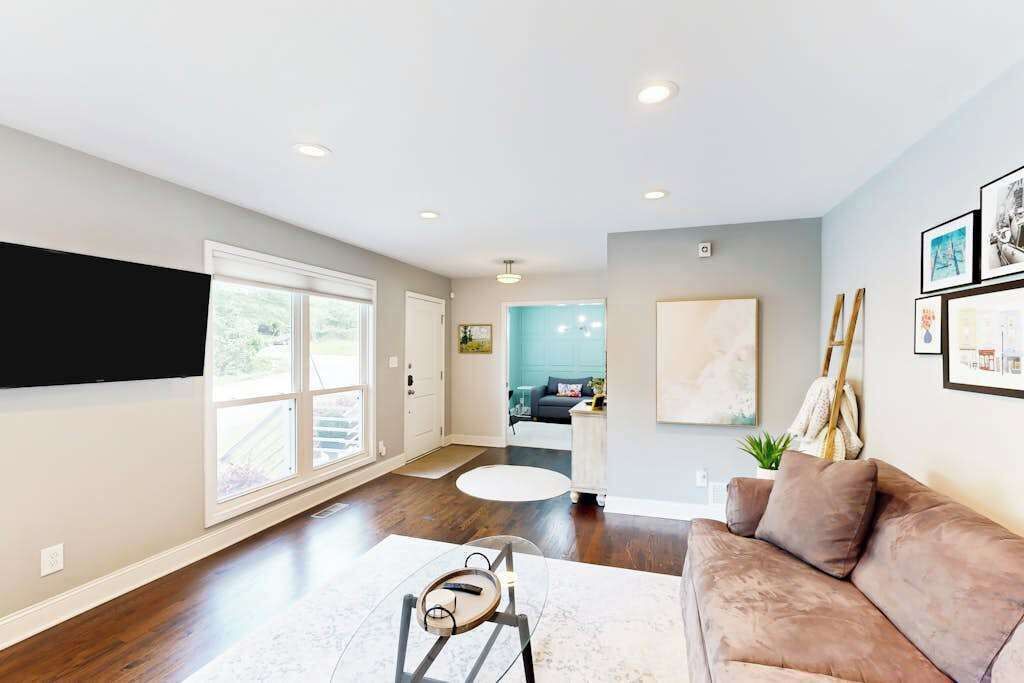 Photo of Livingroom in Loring Heights