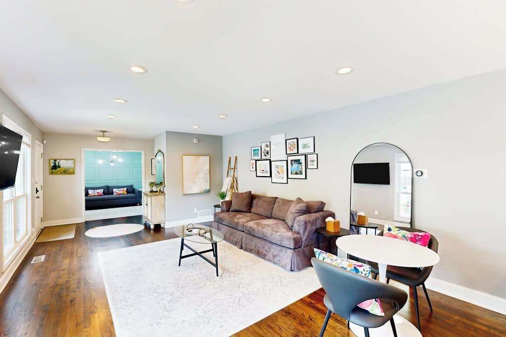 Photo of Livingroom in Loring Heights