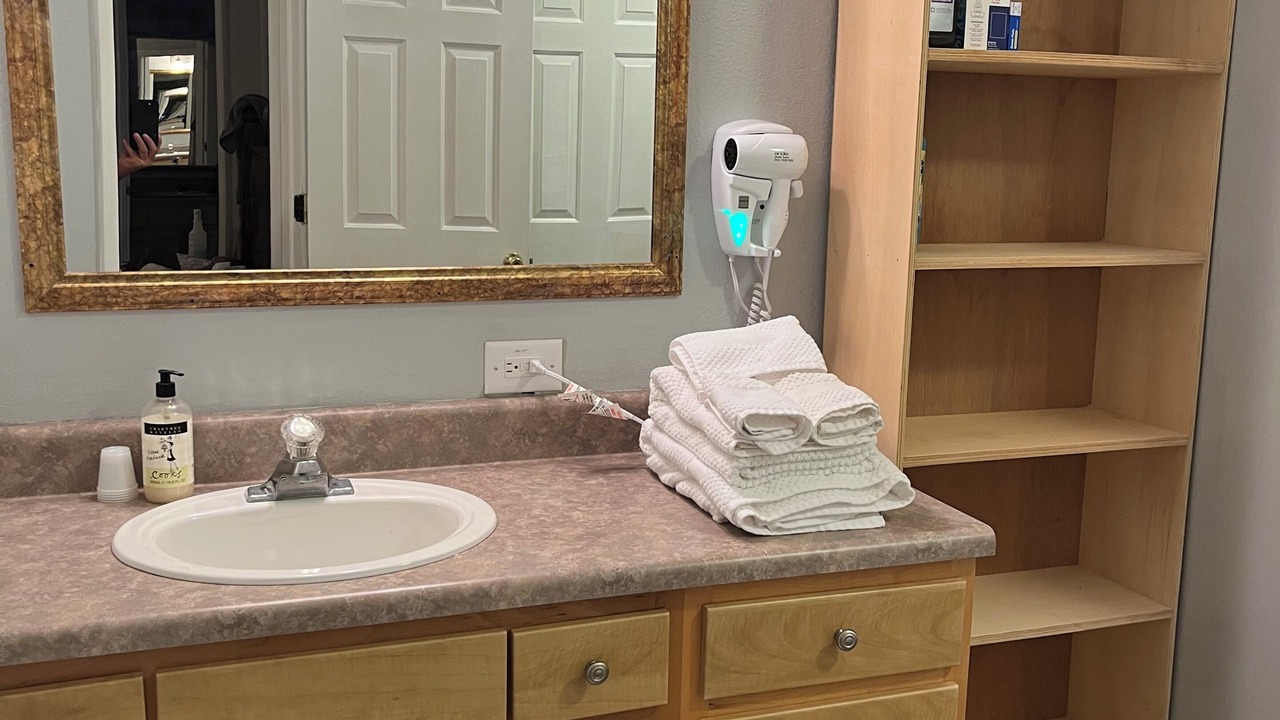 Photo of Bathroom in Kodak