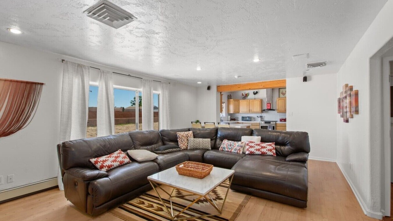 Photo of Livingroom in West Bluff
