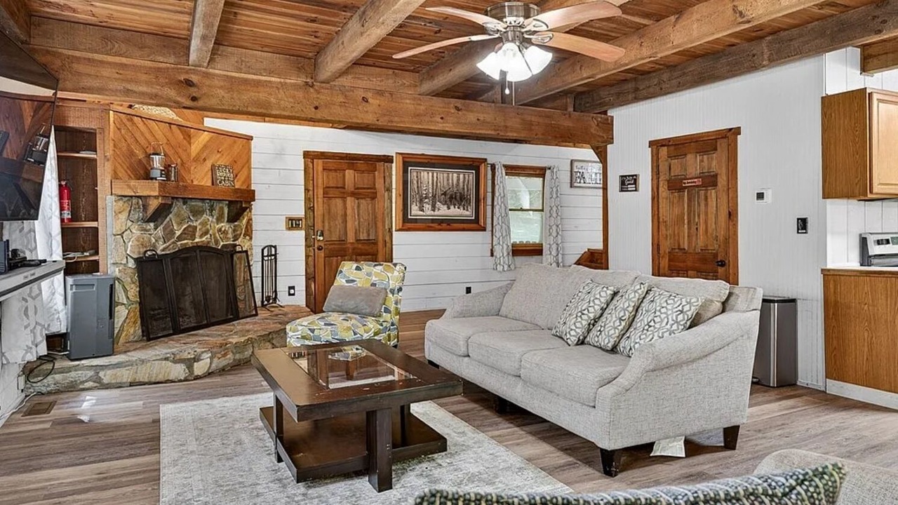 Photo of Livingroom in Ellijay