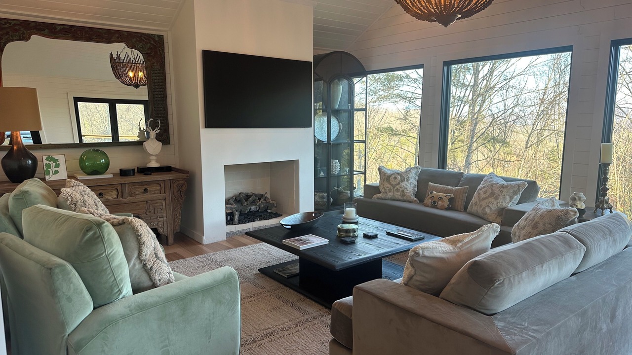 Photo of Livingroom in Mars Hill