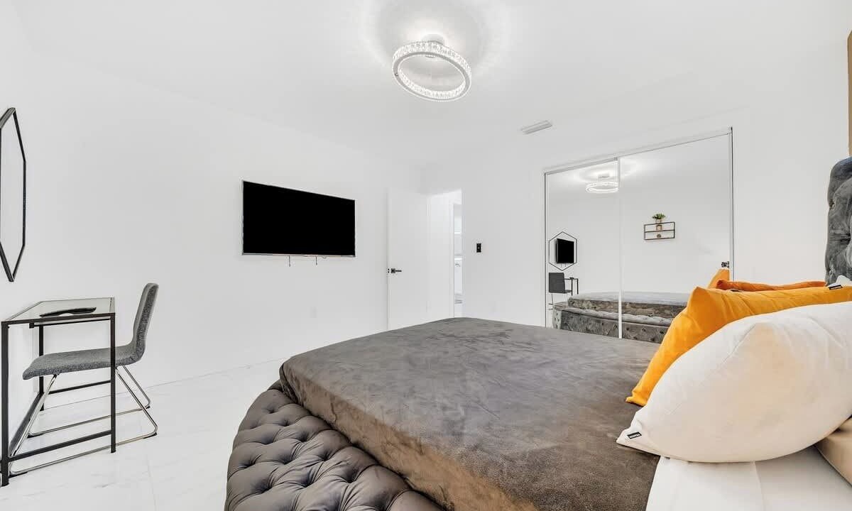Photo of Bedroom in Golden Glades