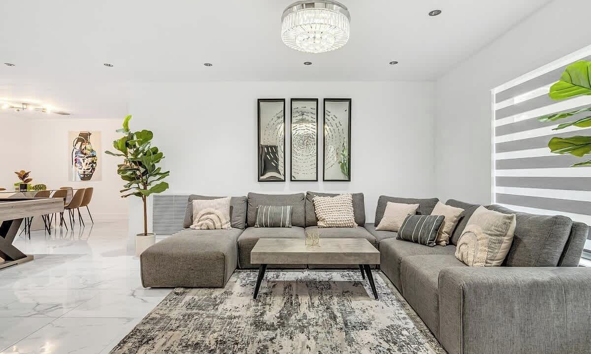 Photo of Livingroom in Golden Glades
