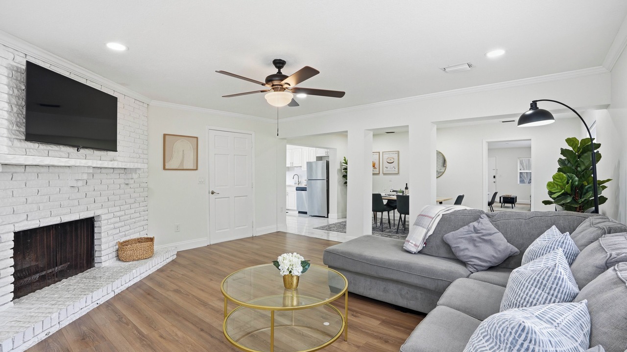 Photo of Livingroom in East Arlington
