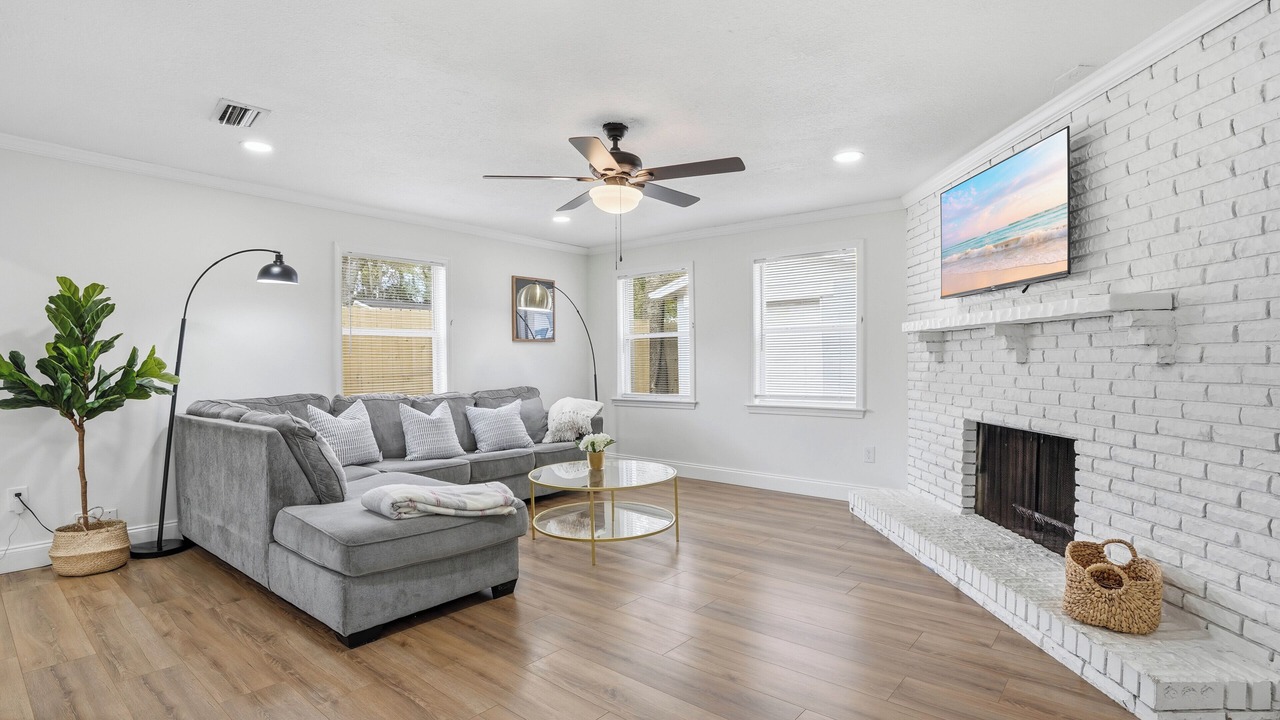 Photo of Livingroom in East Arlington