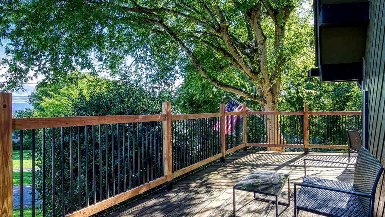 Photo of Patio Balcony in Kodak