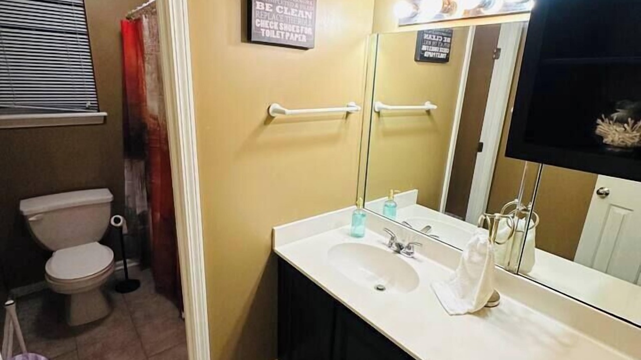 Photo of Bathroom in Huntcliff
