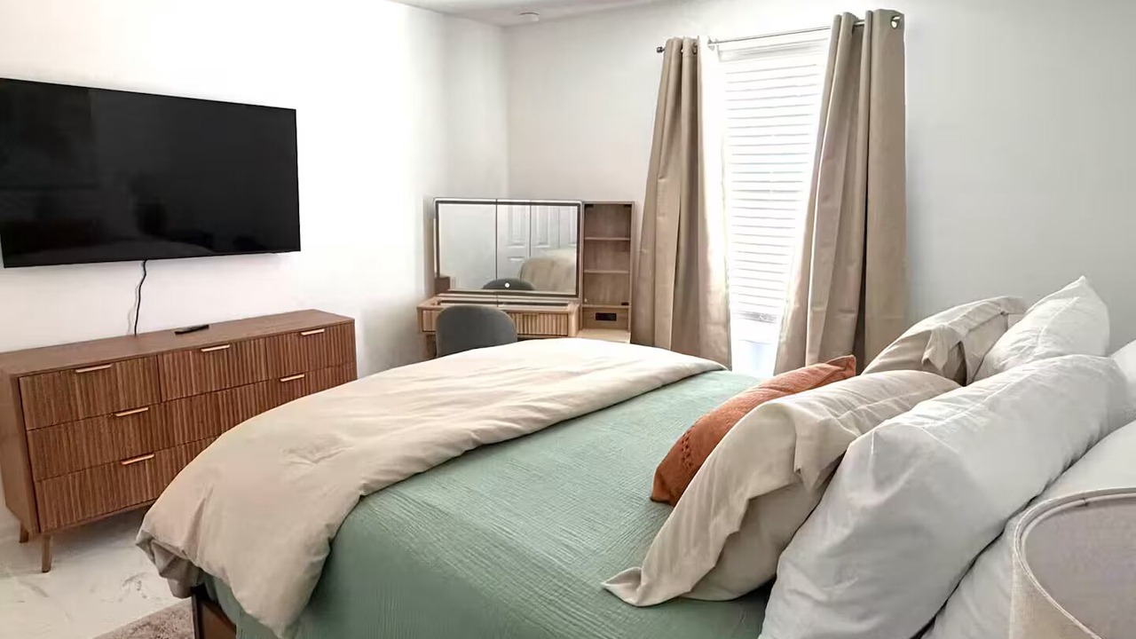Photo of Bedroom in Westside