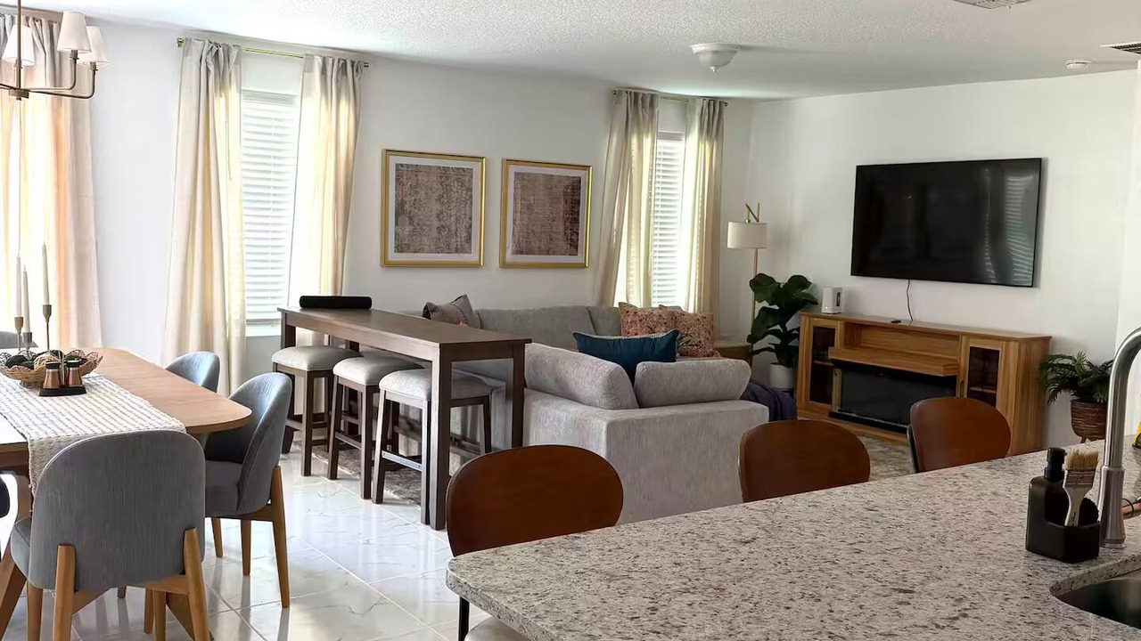 Photo of Livingroom in Westside