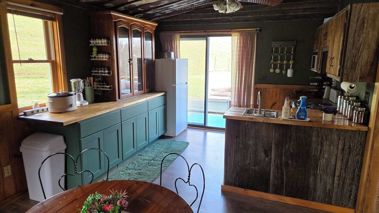 Photo of Kitchen in Roan Mountain