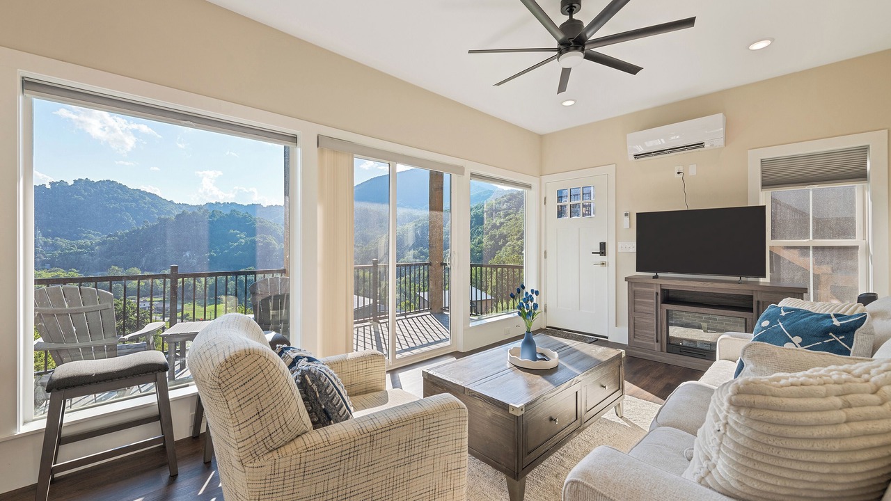 Photo of Livingroom in Waynesville