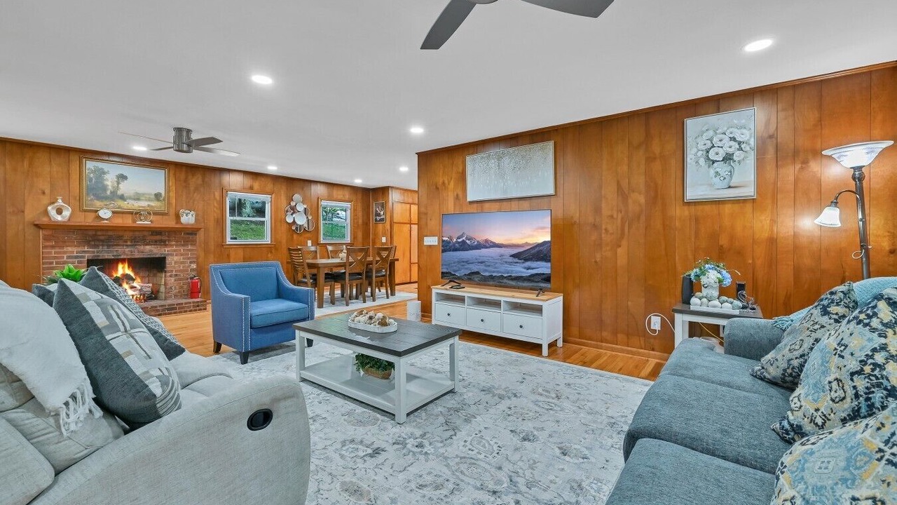 Photo of Livingroom in Waynesville