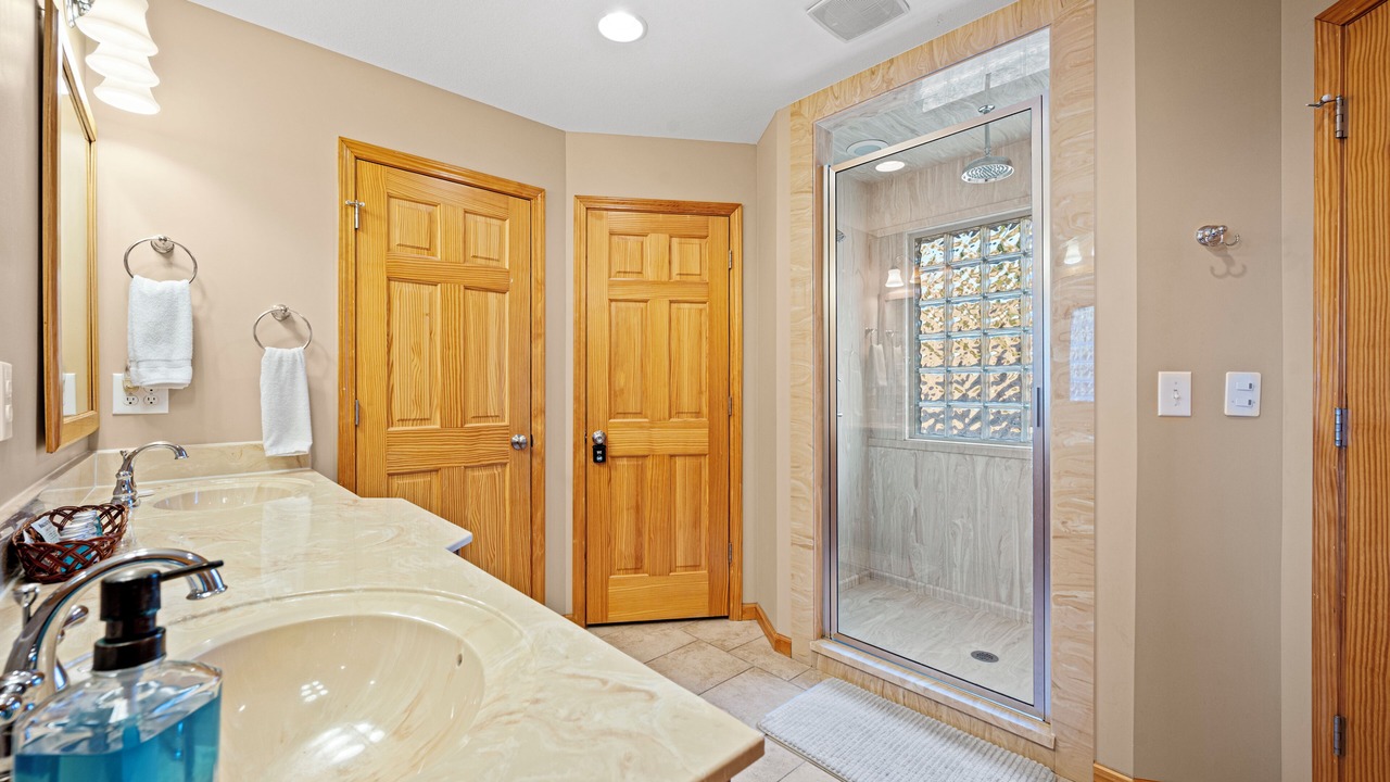 Photo of Bathroom in Kodak