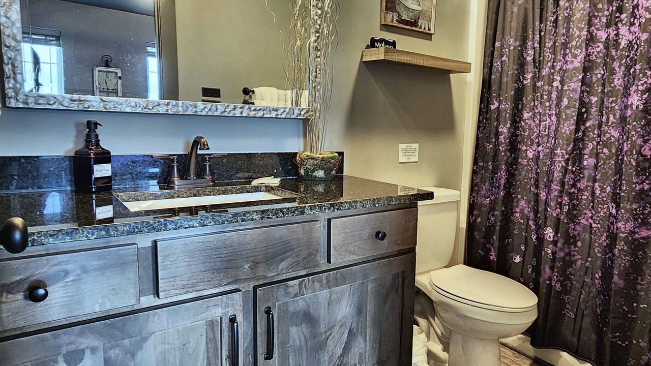 Photo of Bathroom in Kodak