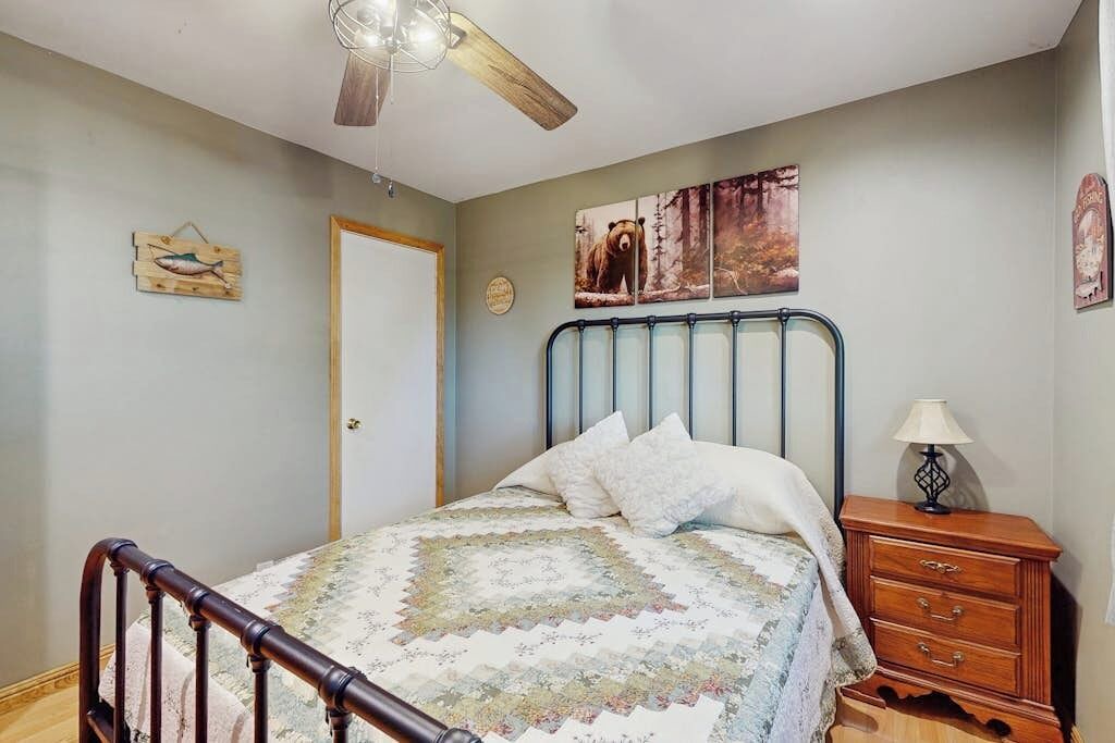 Photo of Bedroom in Cedar Glen