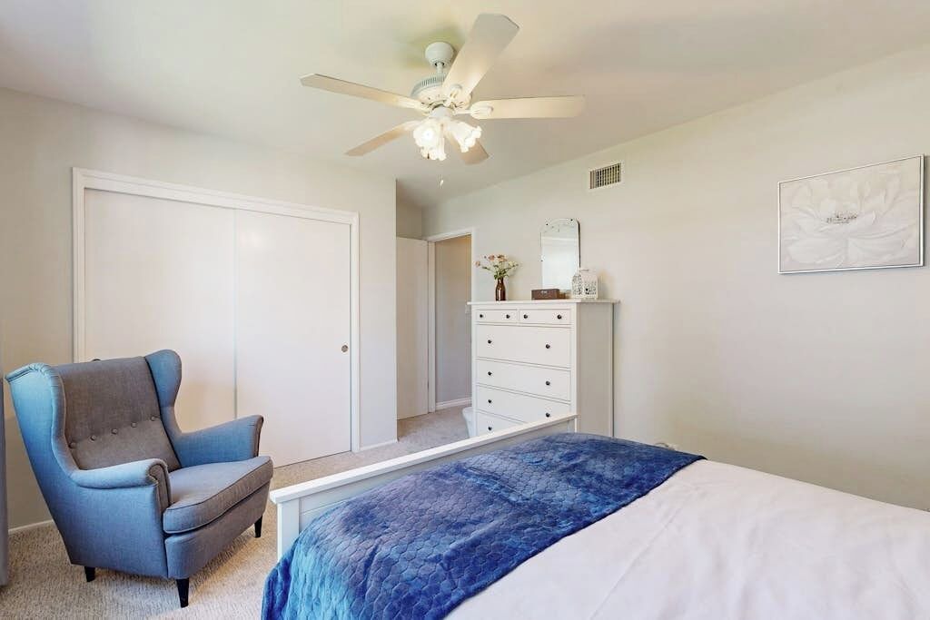 Photo of Bedroom in Orange