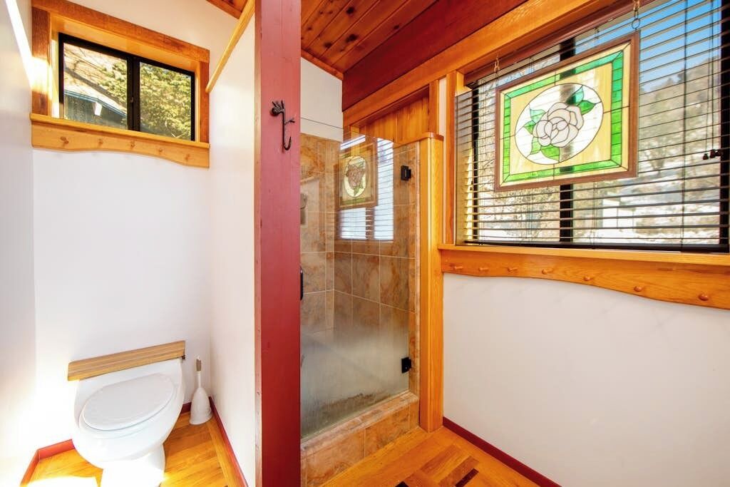 Photo of Bathroom in Green Valley Lake