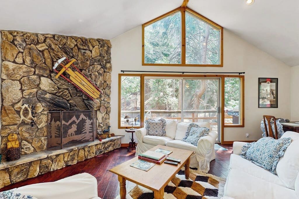 Photo of Livingroom in Cedar Glen