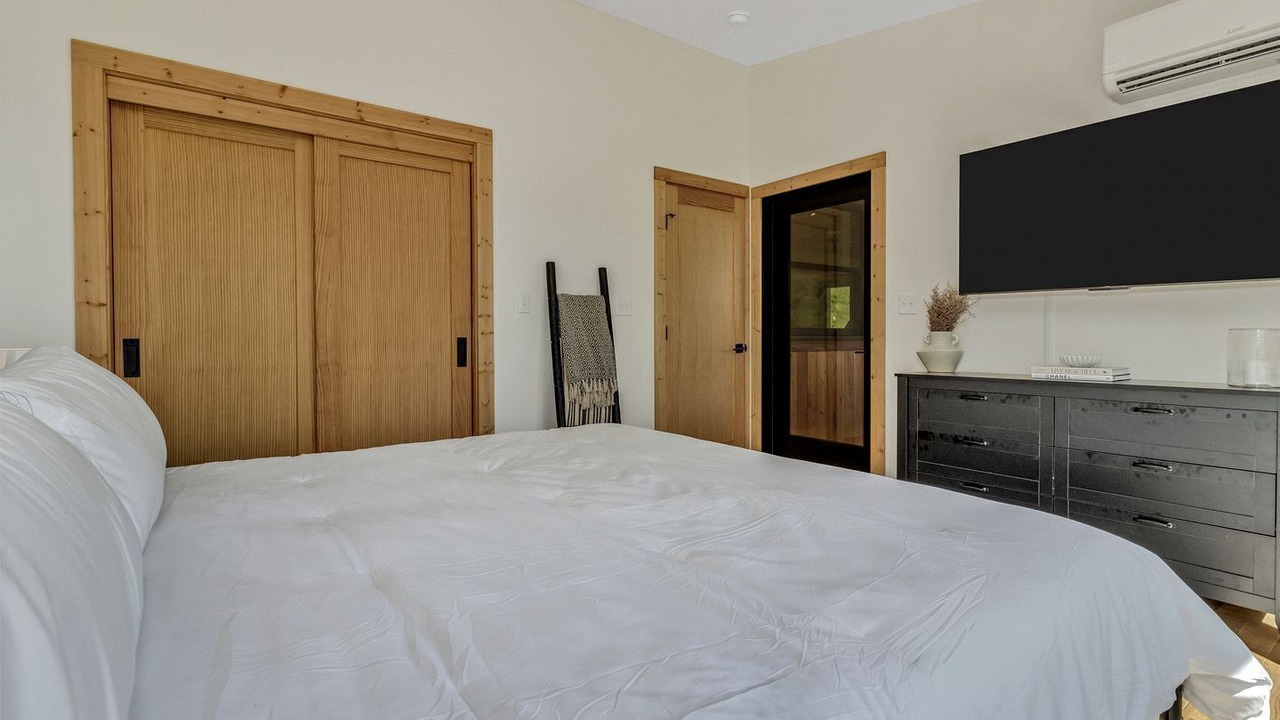 Photo of Bedroom in Marshall