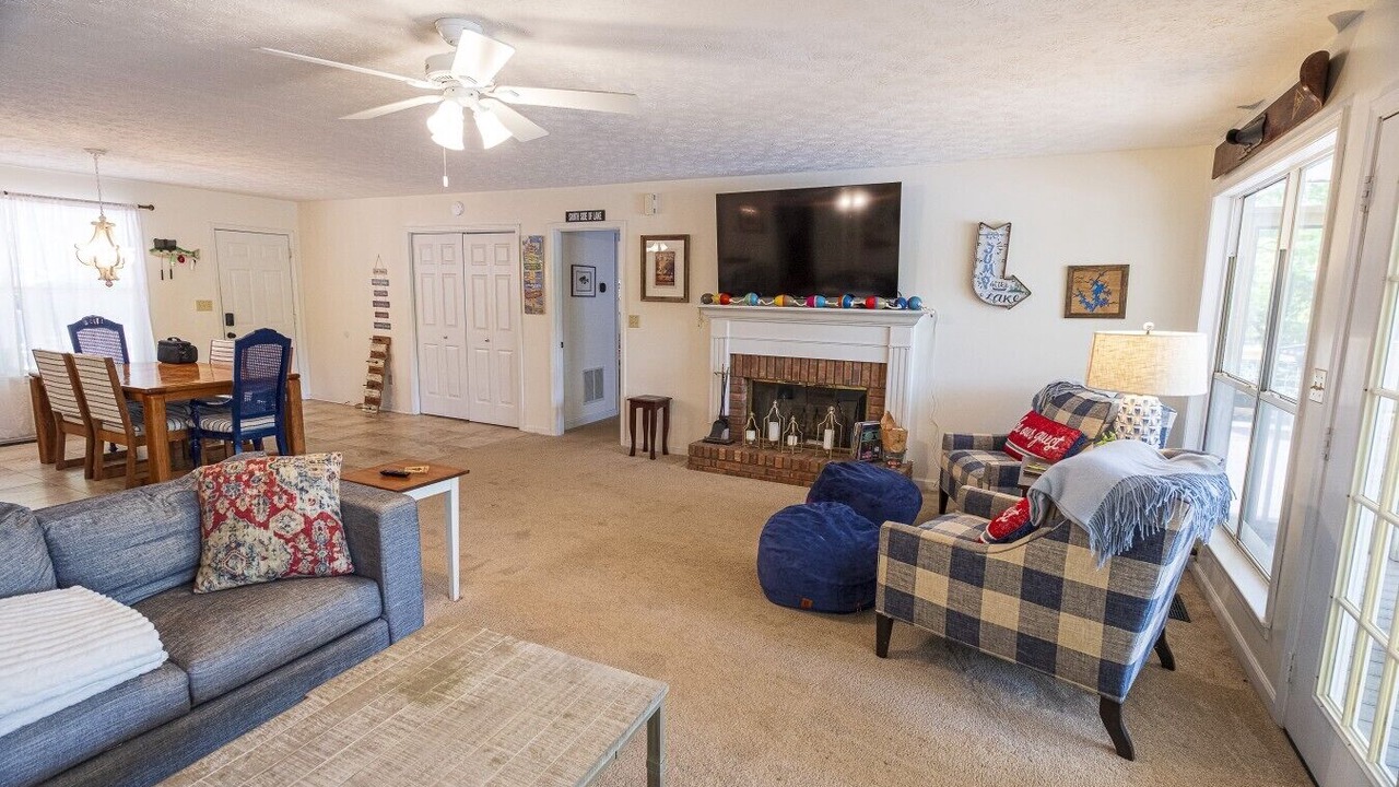Photo of Livingroom in Jacksons' Gap