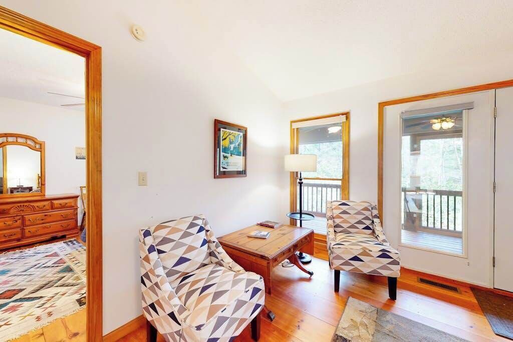 Photo of Livingroom in Winfield Cove