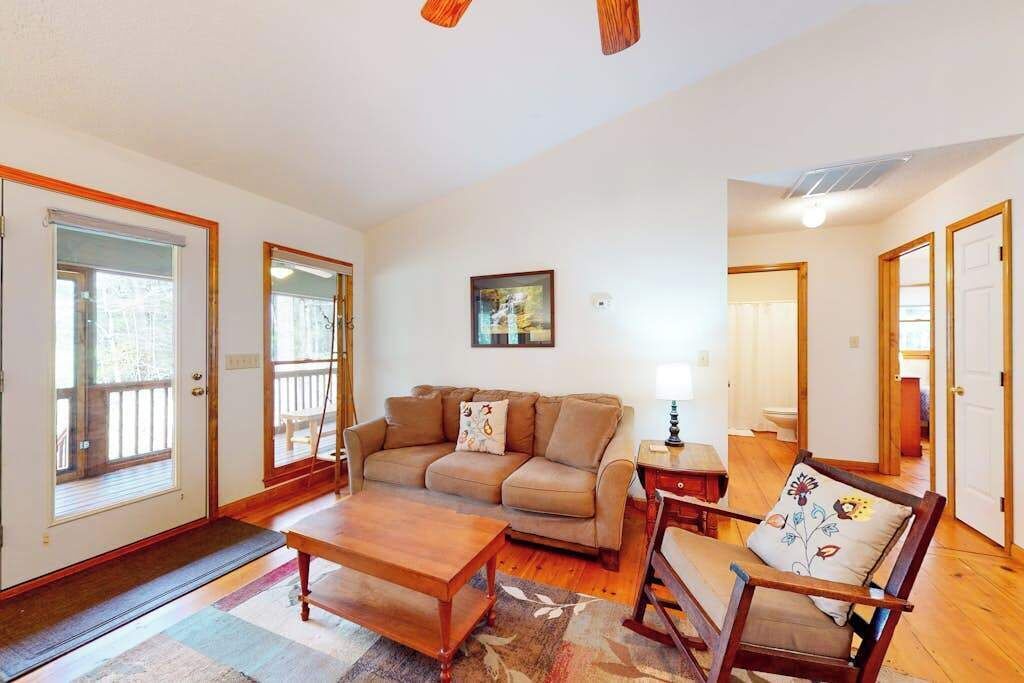 Photo of Livingroom in Winfield Cove