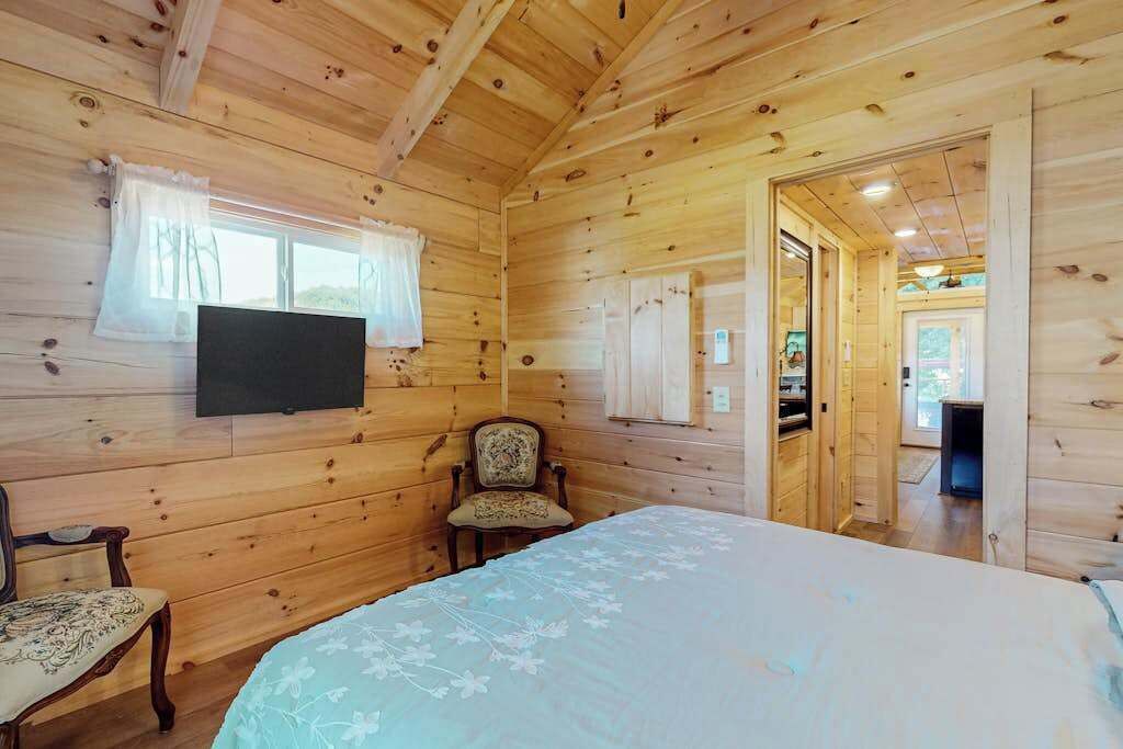 Photo of Bedroom in Mars Hill