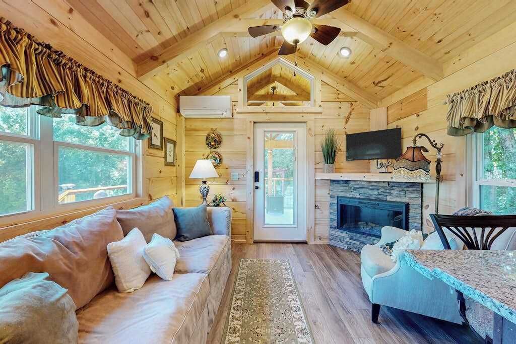 Photo of Livingroom in Mars Hill