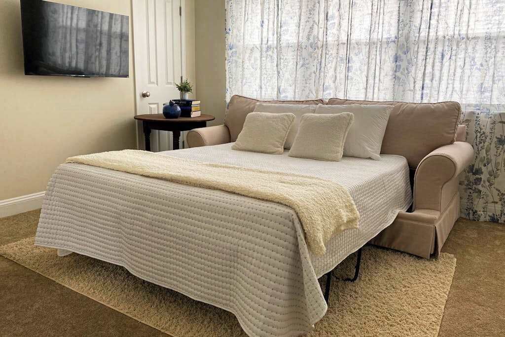 Photo of Bedroom in Hendersonville