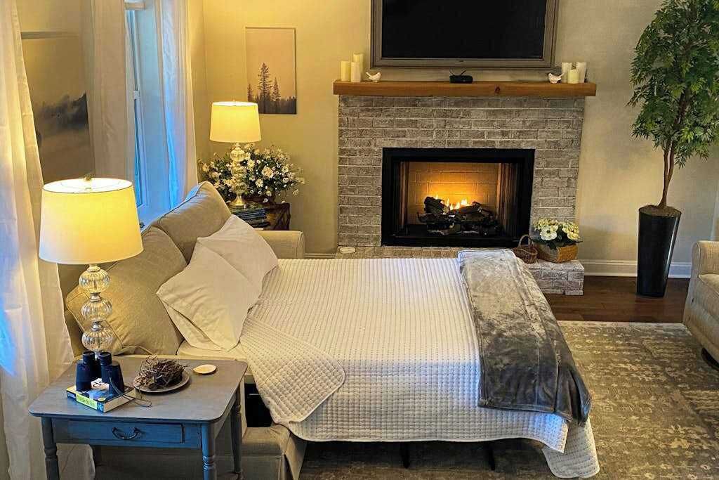 Photo of Bedroom in Hendersonville