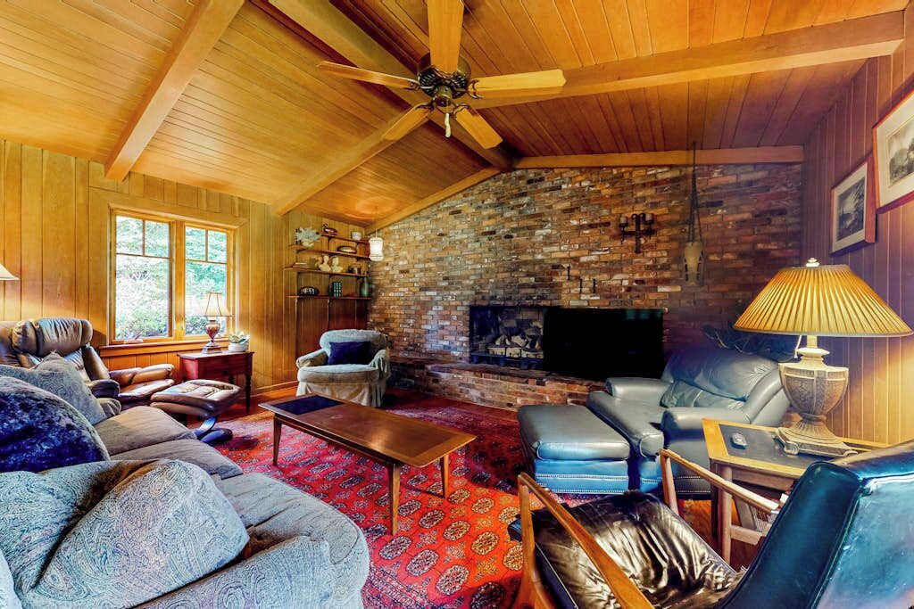 Photo of Livingroom in Flat Rock