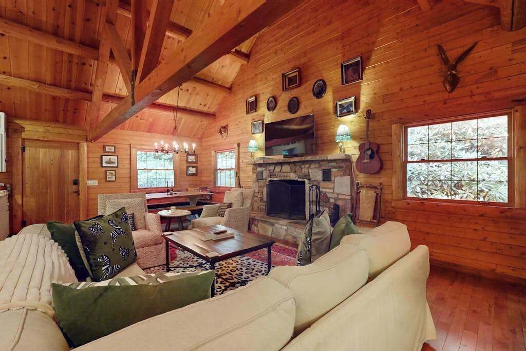 Photo of Livingroom in Lake Toxaway
