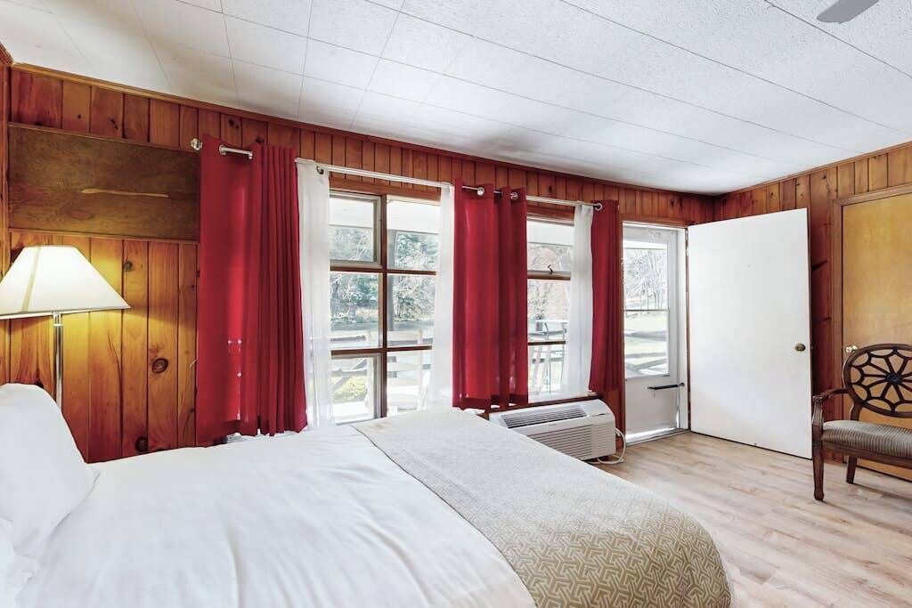 Photo of Bedroom in Flat Rock