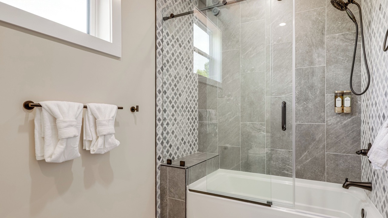 Photo of Bathroom in Kodak