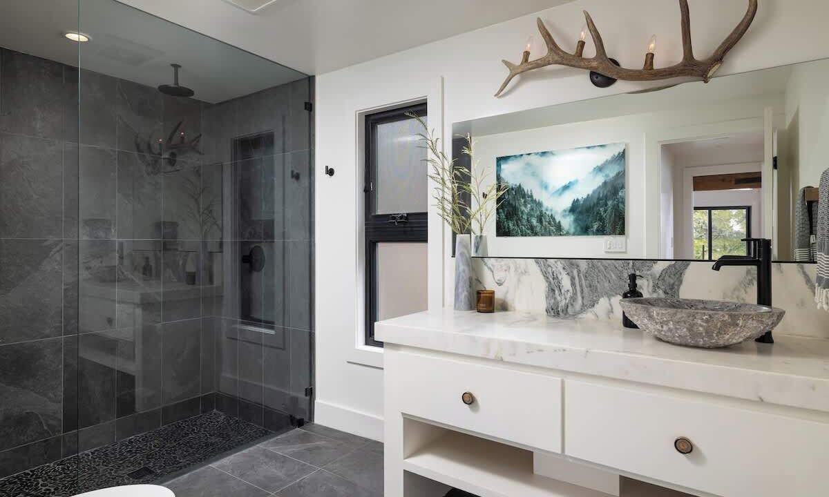 Photo of Bathroom in Cedar Glen