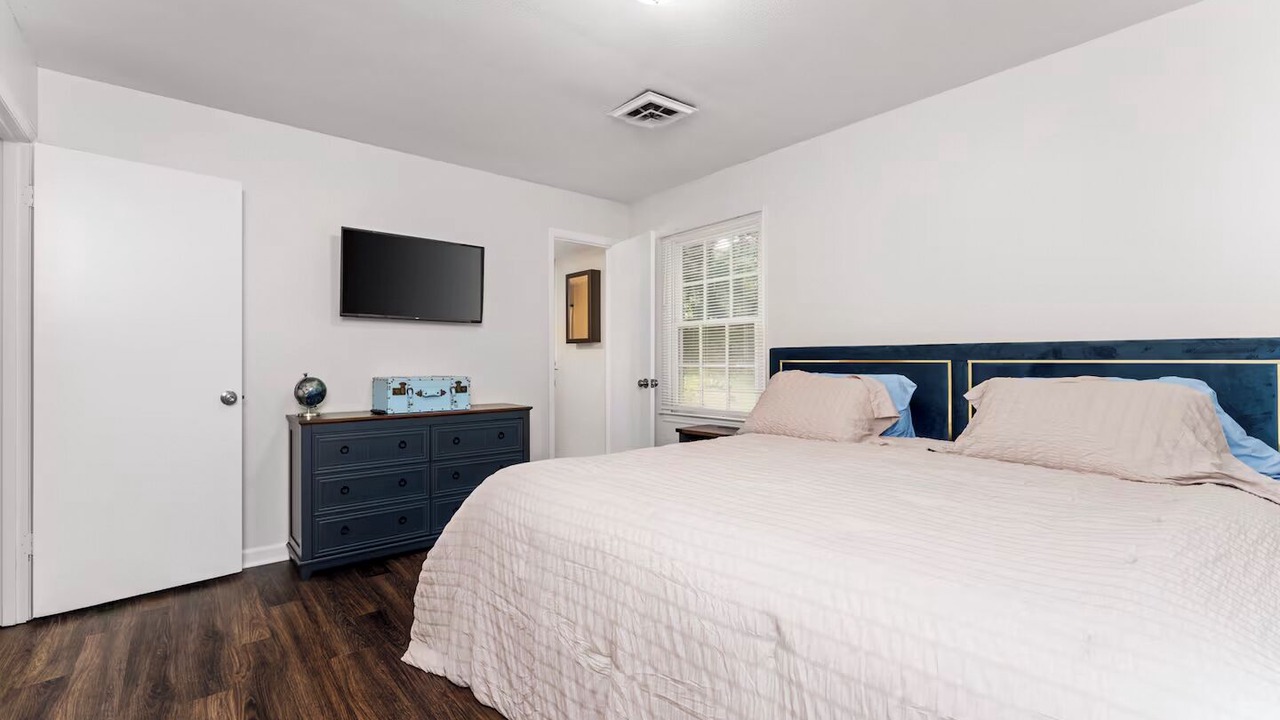 Photo of Bedroom in Riverdale