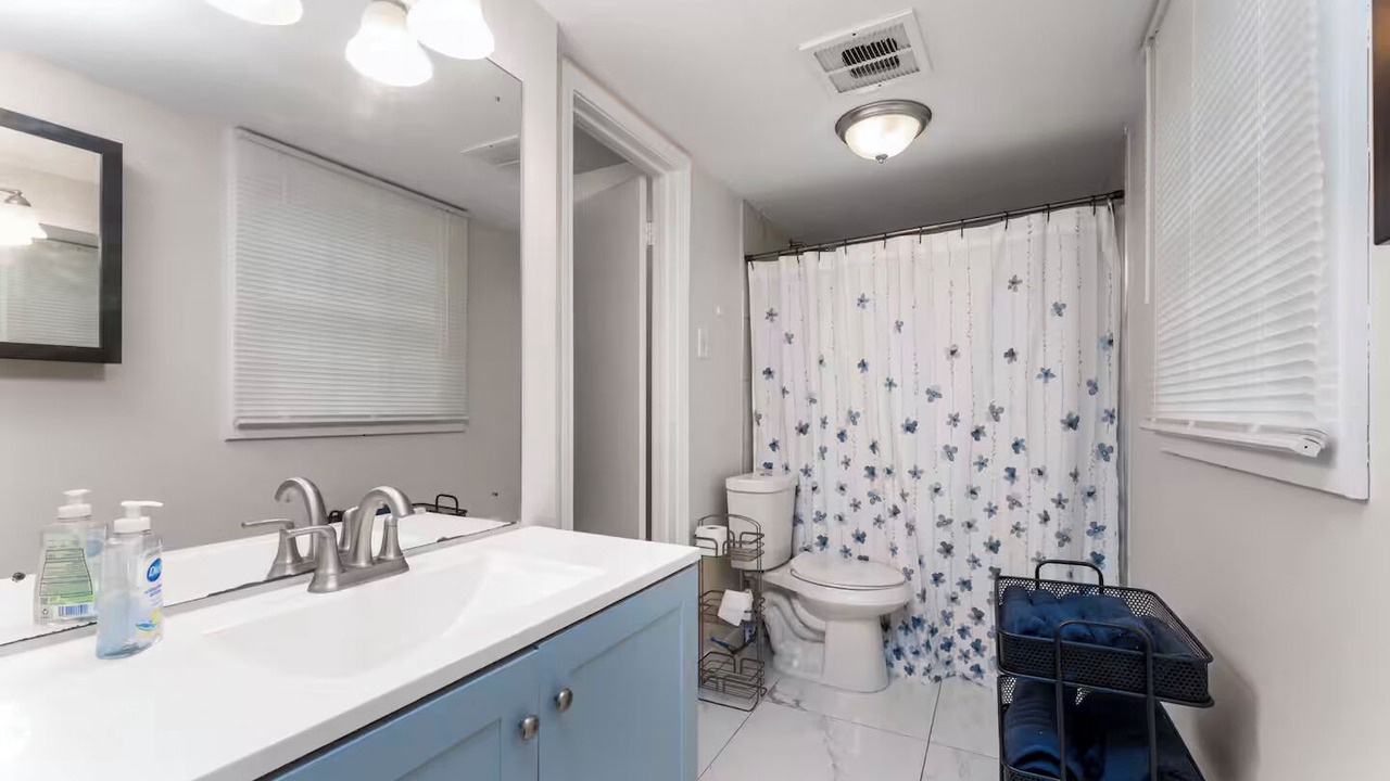Photo of Bathroom in Riverdale