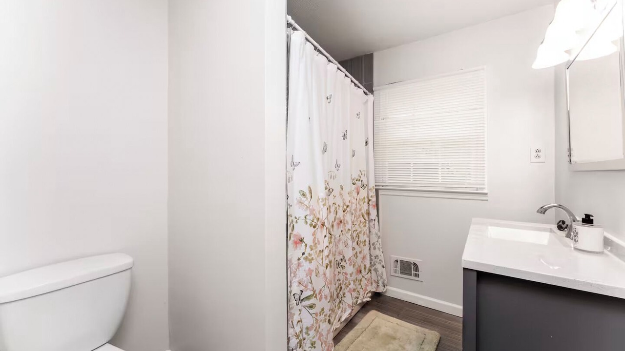 Photo of Bathroom in Riverdale