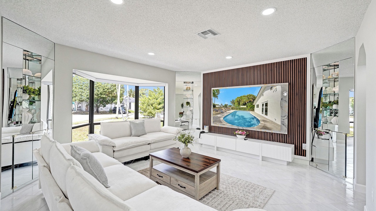 Photo of Livingroom in North Central Hollywood