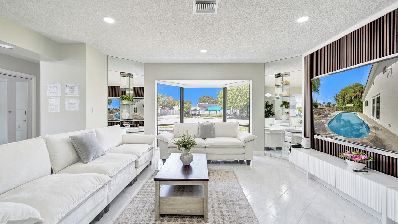 Photo of Livingroom in North Central Hollywood
