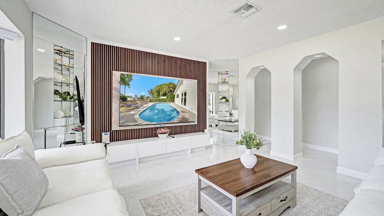 Photo of Livingroom in North Central Hollywood