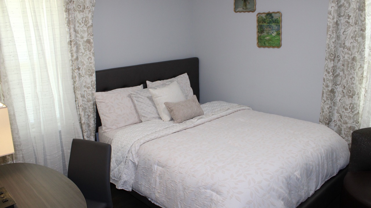 Photo of Bedroom in Forest Park
