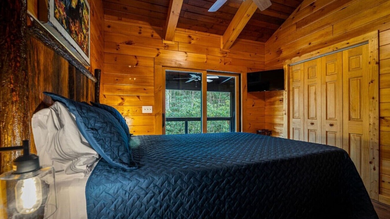 Photo of Bedroom in Rocky Grove