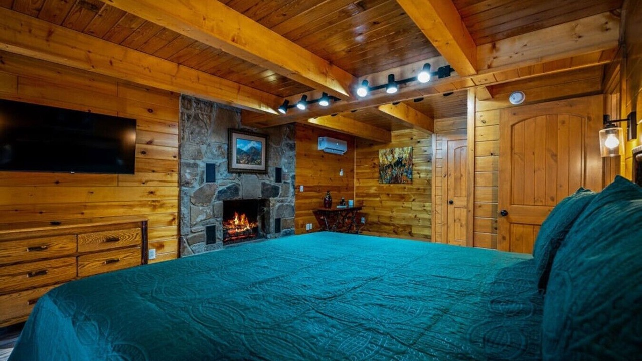 Photo of Bedroom in Rocky Grove